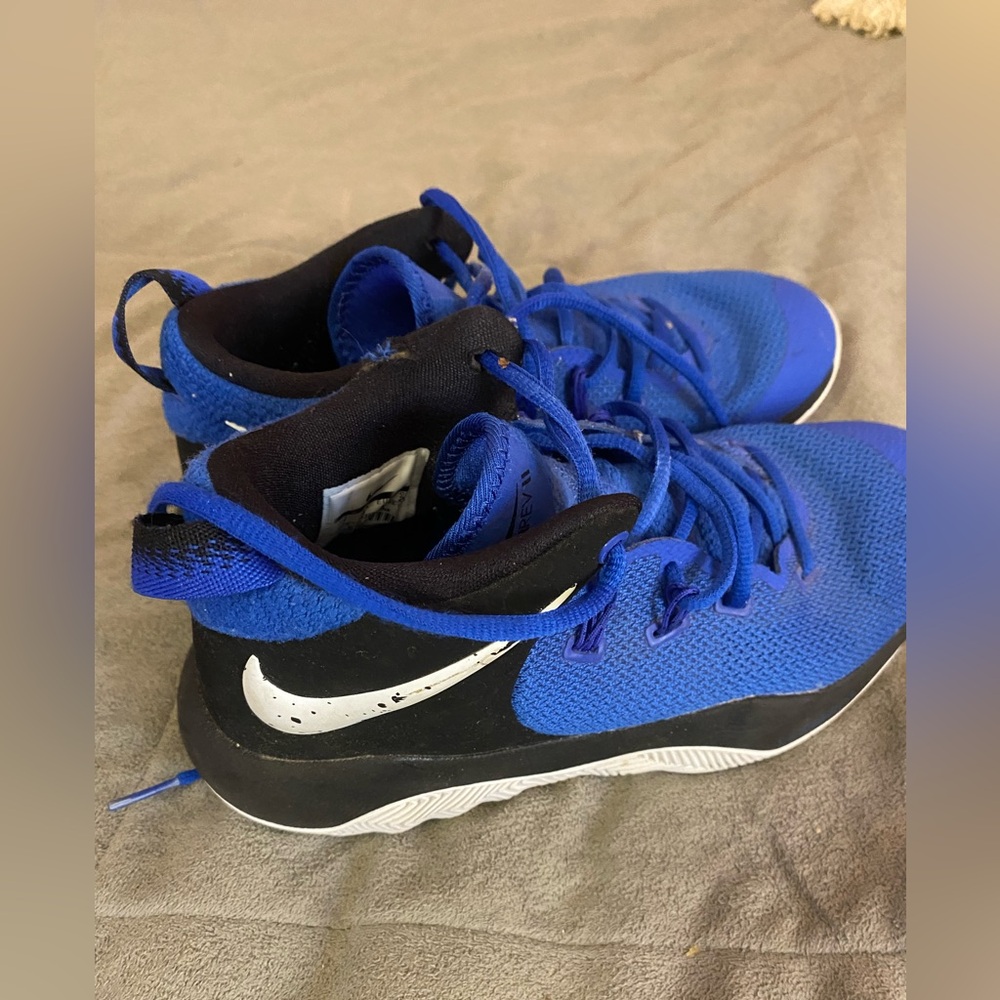 Nike zoom rev II basketball shoes